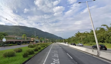 Excelente área plana com 26 m de frente para a SC 401