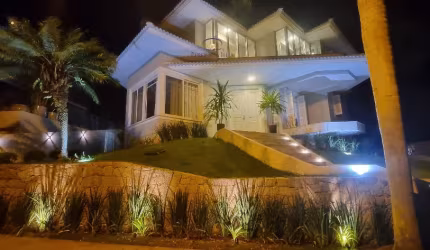 Casa dos sonhos no condomínio Marina del Rey II! Localizada na estrada Haroldo Soares Glavan!