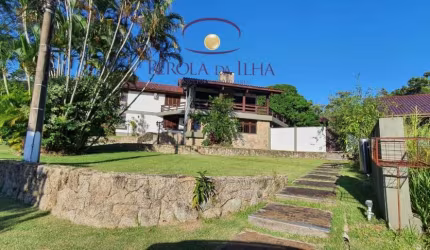Casa com 3 quartos à venda no Cacupé