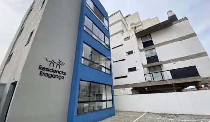 Apartamento com 2 quartos para alugar no Itacolomi, Balneário Piçarras , 66 m2 por R$ 2.500