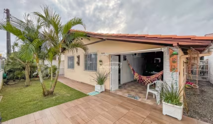 Casa com 3 quartos à venda no Centro, Penha , 136 m2 por R$ 635.000