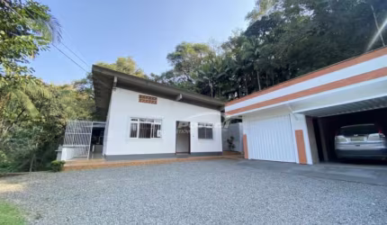 Casa com 6 quartos para alugar no Badenfurt, Blumenau , 284 m2 por R$ 3.700