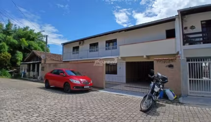 Casa em condomínio fechado com 3 quartos para alugar no Velha Central, Blumenau , 115 m2 por R$ 1.700