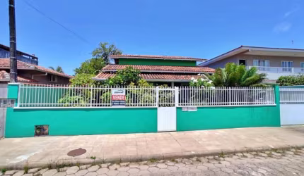 Casa com 4 quartos à venda no Centro, Balneário Piçarras , 130 m2 por R$ 980.000