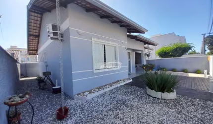 Casa com 2 quartos para alugar na Praia Alegre, Penha , 80 m2 por R$ 4.000