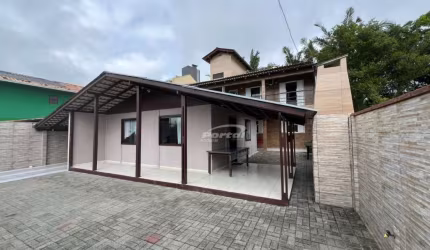 Casa com 5 quartos à venda no Centro, Penha , 257 m2 por R$ 1.300.000