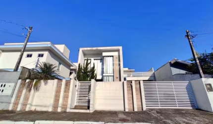 Casa com 4 quartos à venda no Centro, Balneário Piçarras , 240 m2 por R$ 2.120.000
