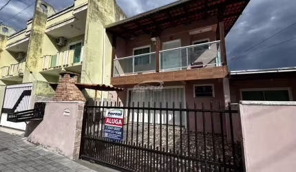 Casa com 2 quartos para alugar no Centro, Balneário Piçarras , 80 m2 por R$ 2.800