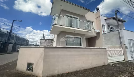 Casa com 2 quartos para alugar no Itacolomi, Balneário Piçarras , 80 m2 por R$ 2.800