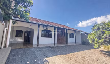 Casa com 3 quartos para alugar em Água Verde, Blumenau , 141 m2 por R$ 2.800