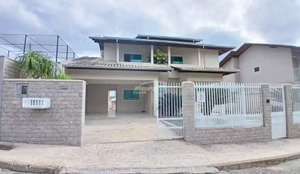 Casa com 3 quartos para alugar no Velha, Blumenau , 234 m2 por R$ 6.900