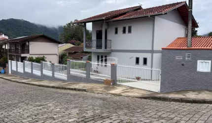 Casa com 3 quartos à venda no Velha Central, Blumenau , 200 m2 por R$ 1.050.000