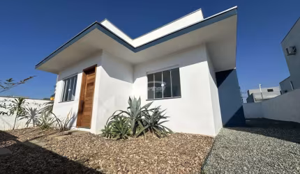 Casa com 2 quartos para alugar no Itacolomi, Balneário Piçarras , 75 m2 por R$ 3.350