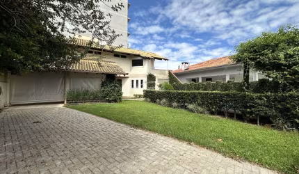 Casa com 3 quartos para alugar no Itacolomi, Balneário Piçarras  por R$ 5.300
