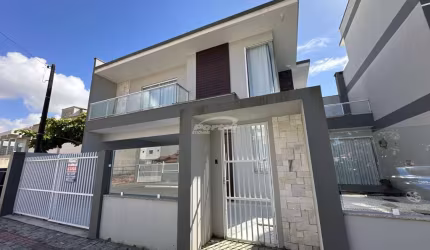 Casa com 3 quartos para alugar no Itacolomi, Balneário Piçarras , 160 m2 por R$ 5.500