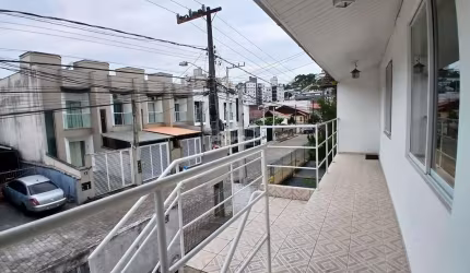 Casa com 2 quartos para alugar em Água Verde, Blumenau , 62 m2 por R$ 2.100