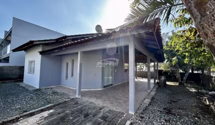 Casa com 3 quartos para alugar no Itacolomi, Balneário Piçarras , 130 m2 por R$ 2.900