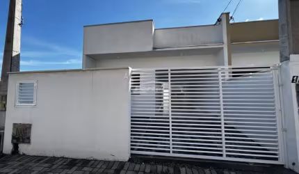 Casa com 3 quartos para alugar no Itacolomi, Balneário Piçarras , 82 m2 por R$ 2.600