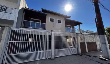 Casa com 6 quartos para alugar no Centro, Balneário Piçarras , 268 m2 por R$ 3.850