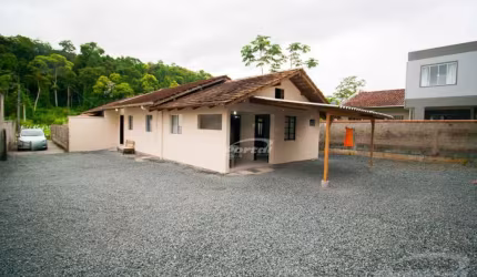 Casa com 3 quartos para alugar no Itoupavazinha, Blumenau , 88 m2 por R$ 2.000