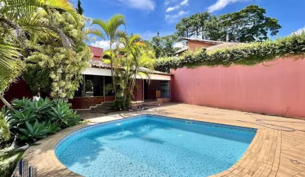 Condomíno Chácara São João - Casa Alto Padrão no Condomínio Chácara São João - 4d/1ste - Integrada, lareira, piscina e churrasqueira!