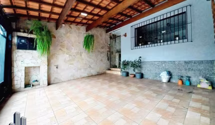 Casa térrea à venda em Cotia/SP no jardim Sábia 110m², recém reformada!