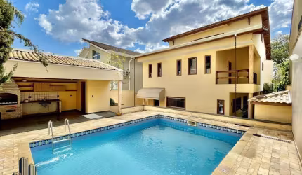 CONDOMÍNIO SÃO PAULO II - Casa Alto Padrão no Condomínio São Paulo II - Sobrado 3 dorms/1ste. Piscina, churrasqueira, lareira!