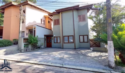 Condomínio Petit Village - Linda casa para locação em Cotia/SP na Chácara Pavoeiro no condomínio Petit Village com 173m²