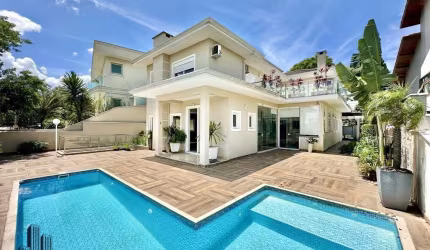 Condomínio Golf Village - Casa Alto Padrão para locação no Condomínio Golf Village - Impecável, 4 dorms / 2 suítes, varanda gourmet, piscina, 3 lareiras!