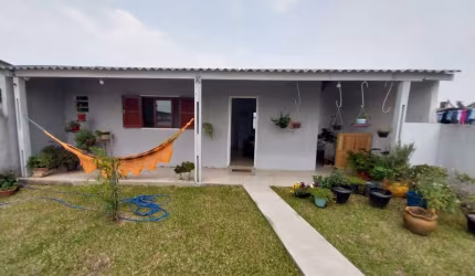 Casa à venda na Rua Simões Lopes Neto, 113, Jardim dos Lagos, Guaíba por R$ 300.000