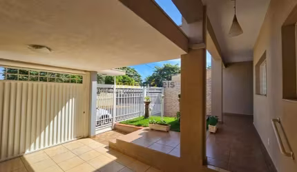 Casa para Venda em Cravinhos, Jardim Itapuã, 2 dormitórios, 1 suíte, 2 banheiros, 3 vagas