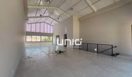 Salão comercial para alugar no bairro Vila Rezende em Piracicaba.