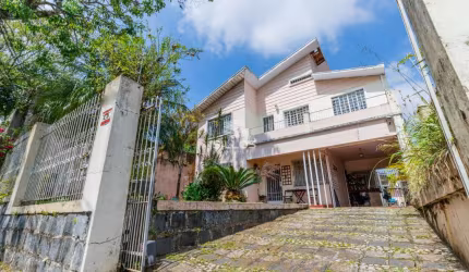 Casa à venda com 8 quartos no Hugo Lange em Curitiba