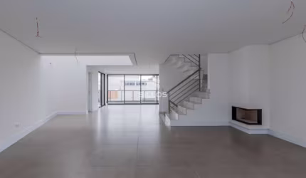 Sobrado com terraço, 3 Suítes, 4 Vagas no Santo Inácio