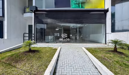 Loja com 634 m² para alugar com mezanino e estacionamento no Juvevê em Curitiba