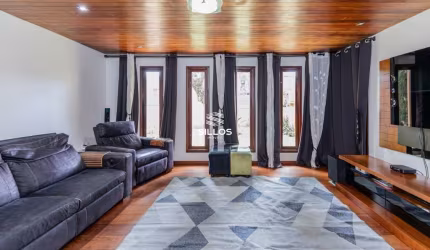 Casa para alugar com 4 quartos no Água Verde em Curitiba