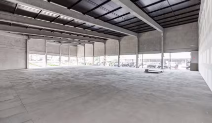 Loja 24 com 113,00 m² para alugar no Centro Comercial Vila Lamu no Novo Mundo