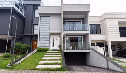 Casa à venda com 3 quartos em condomínio no Bairro Alto em Curitiba.