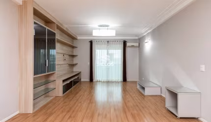 Apartamento semimobiliado com 2 quartos para alugar no Alto da XV em Curitiba
