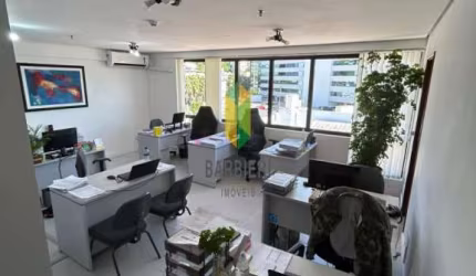 Sala comercial com 39m2 na Cristóvão colombo bairro Floresta.