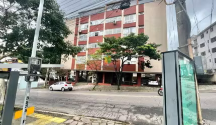 Apartamento com 2 Quartos e 1 banheiro à Venda, 70 m² por R$ 370.000