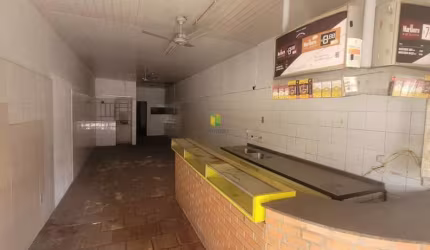 Prédio comercial com 116 m2 na Rua Vicente da Fontora.