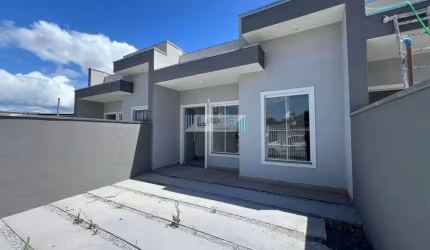 Residência em alvenaria - teto em laje - 2 dormitórios/Suíte - Quintal.
