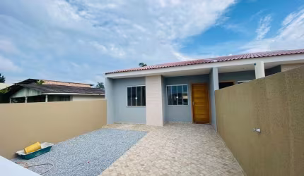 Residência nova no Balneário Santa Terezinha, amplo quintal nos fundos.