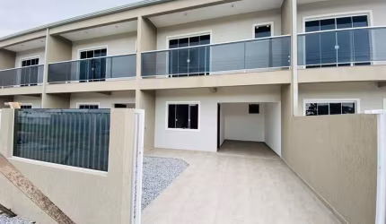 Sobrado para Venda - Quintal - 3 dormitórios sendo uma suíte á 50 metros do mar!