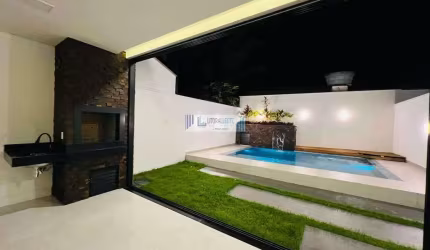 Sobrado novo - Arquitetura moderna e exclusiva - Próximo ao mar!
