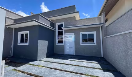 Residência excelente acabamento - 3 dormitórios/Piscina - á 100 metros da Praia!