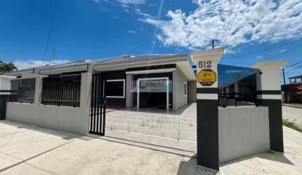 LINDA E ACONCHEGANTE RESIDÊNCIA  DE ESQUINA A VENDA- COM PISCNA E CHURRASQUEIRA.