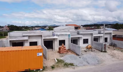 Residência com excelente acabamento - 2 dormitórios e bwc social - a partir de.