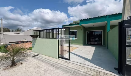 Residência contendo 3 dormitórios sendo uma suíte - com amplo quintal.